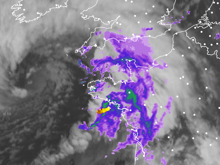 Actualités météo: Bilan de la tempête Ciaran : jusqu'à 207 km/h et gros  dégâts entre Bretagne et Manche 02/11/2023